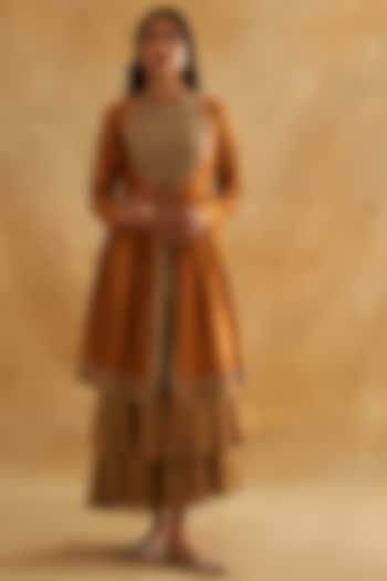 Gold-Silver Spun Silk & Zari Tissue Embroidered Kurta Set by Taisha at Pernia's Pop Up Shop