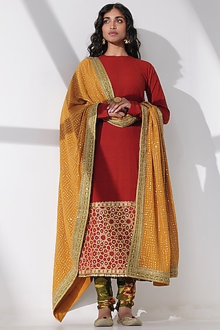 Red Cotton Embroidered Handwoven Kurta Set by Taisha