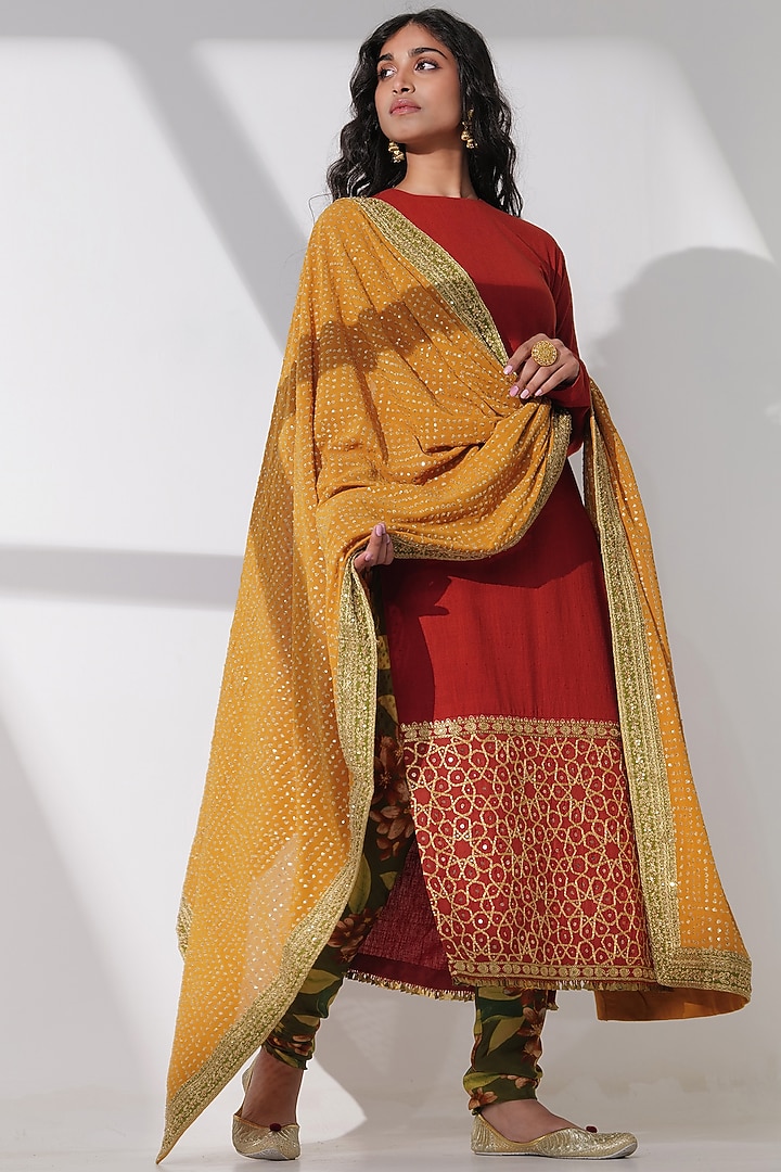 Red Cotton Embroidered Handwoven Kurta Set by Taisha at Pernia's Pop Up Shop