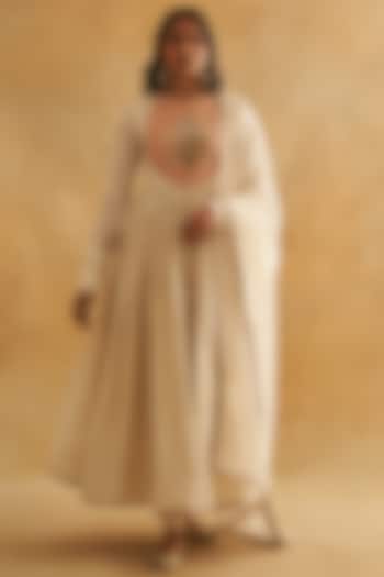 Off-White Pure Kadwa Silk Hand Embroidered Wedding Anarkali Set by Taisha at Pernia's Pop Up Shop