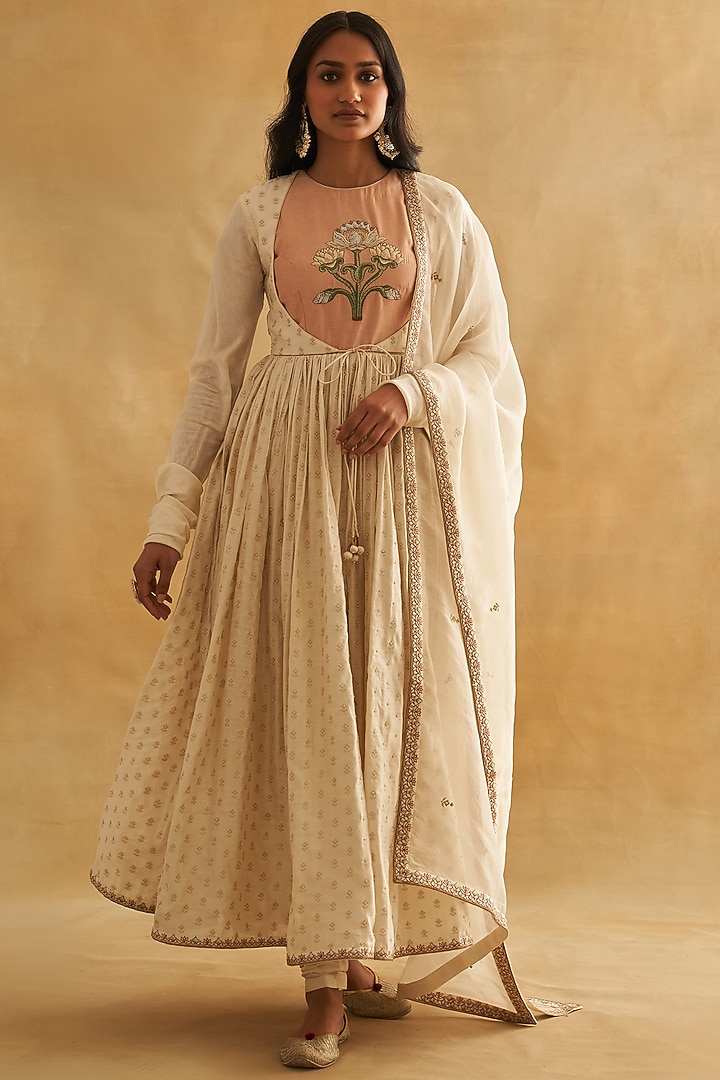 Off-White Pure Kadwa Silk Hand Embroidered Wedding Anarkali Set by Taisha at Pernia's Pop Up Shop