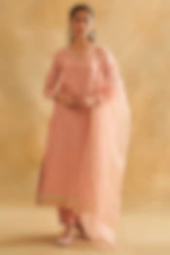 Pink Chanderi Cotton Hand Embroidered Kurta Set by Taisha at Pernia's Pop Up Shop
