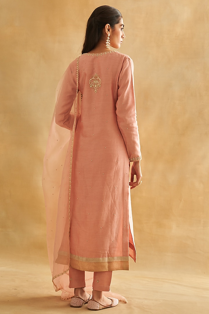 Pink Chanderi Cotton Hand Embroidered Kurta Set by Taisha at Pernia's Pop Up Shop