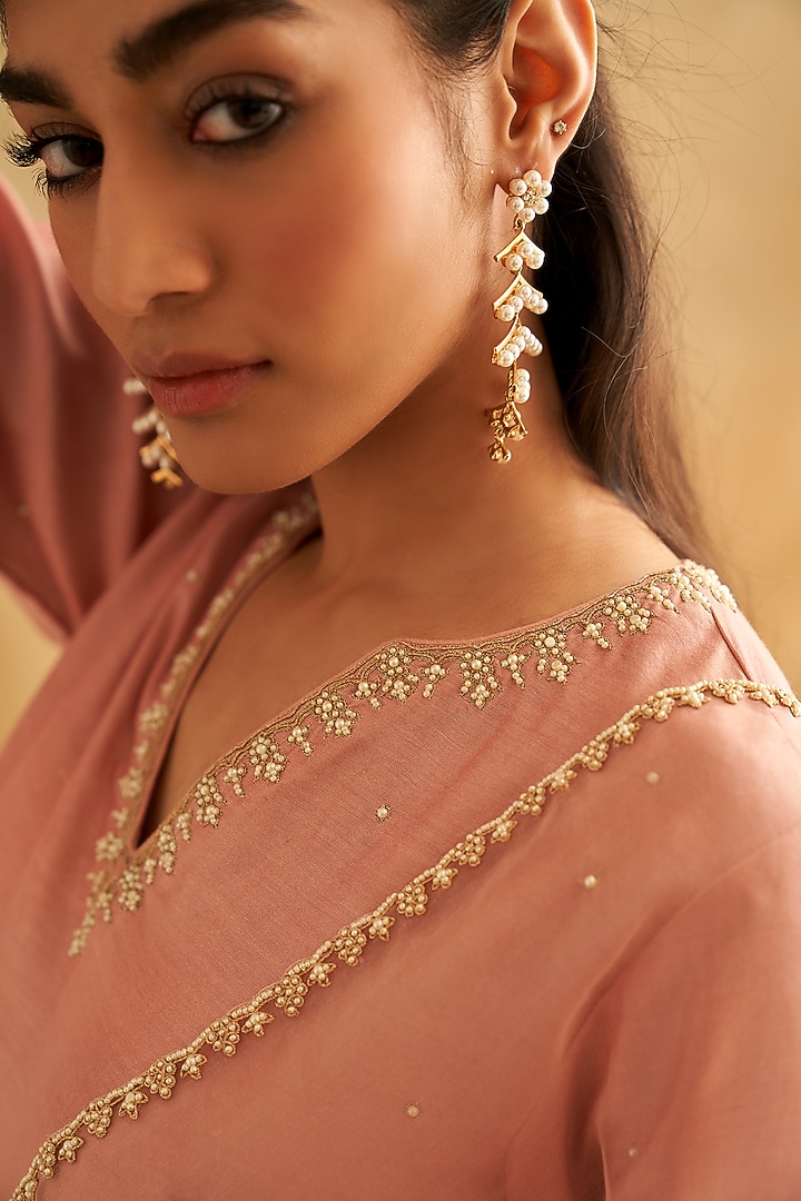 Pink Chanderi Cotton Hand Embroidered Kurta Set by Taisha at Pernia's Pop Up Shop