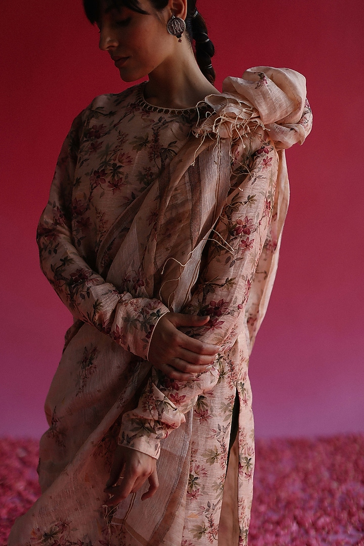 Pink Handloom Pure Linen Silk Kurta Set by Taisha at Pernia's Pop Up Shop