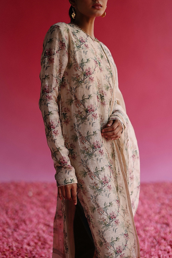 White Handloom Pure Linen Silk Kurta Set by Taisha at Pernia's Pop Up Shop