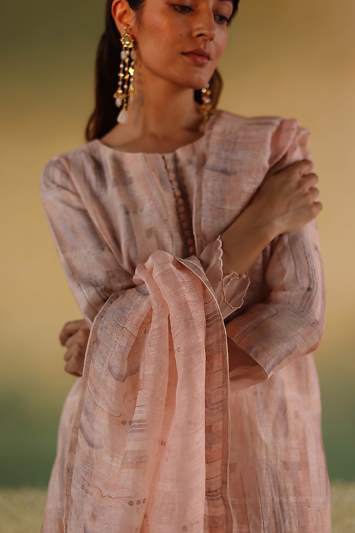 Pink Handloom Pure Linen Silk Kurta Set by Taisha at Pernia's Pop Up Shop