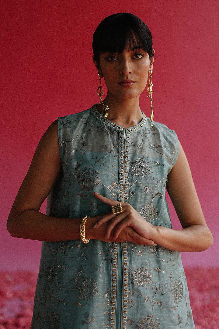 Blue Handloom Pure Linen Silk Kurta Set by Taisha at Pernia's Pop Up Shop