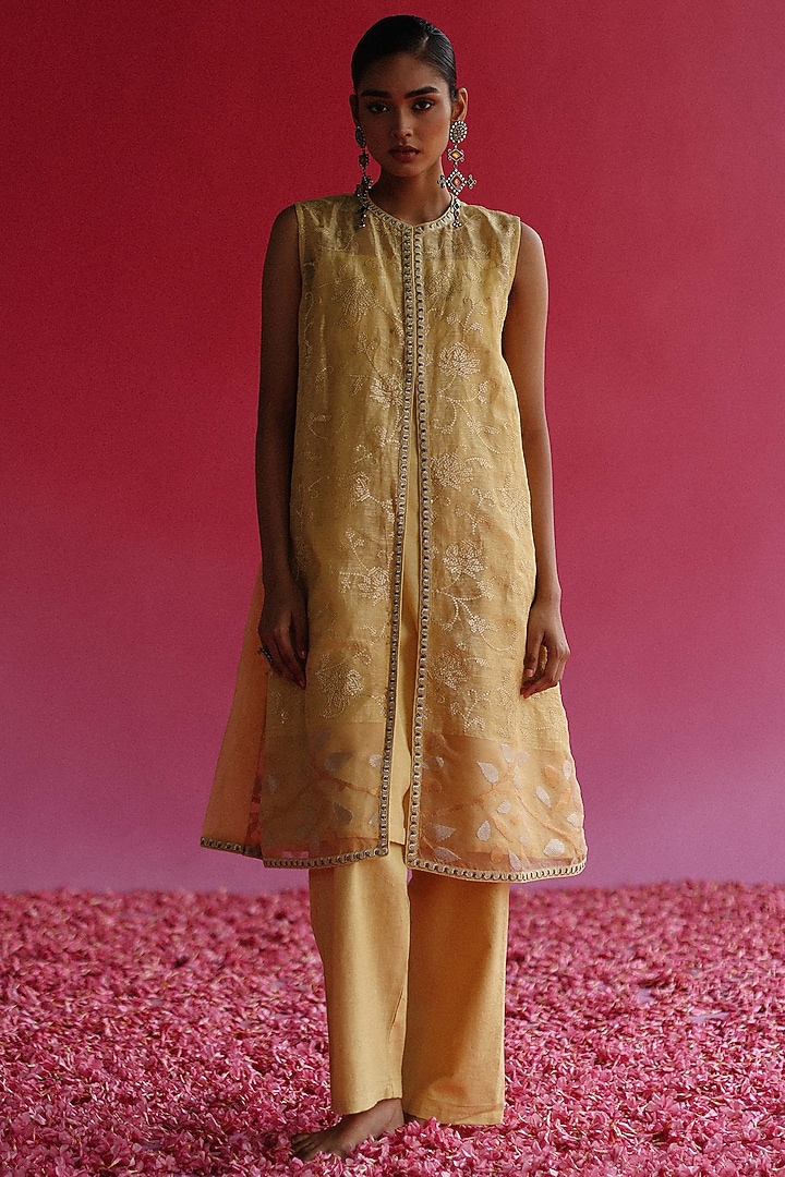 Yellow Handloom Pure Linen Silk Kurta Set by Taisha at Pernia's Pop Up Shop