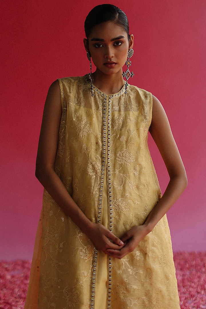 Yellow Handloom Pure Linen Silk Kurta Set by Taisha at Pernia's Pop Up Shop