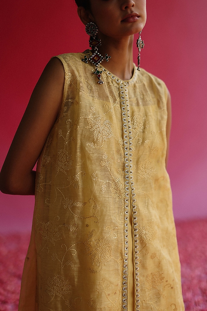 Yellow Handloom Pure Linen Silk Kurta Set by Taisha at Pernia's Pop Up Shop