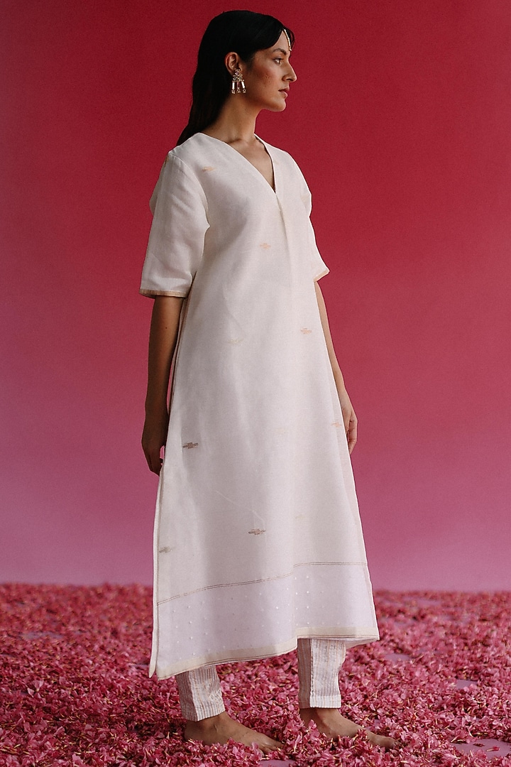 Off-White Handloom Pure Linen Silk Kurta Set by Taisha at Pernia's Pop Up Shop