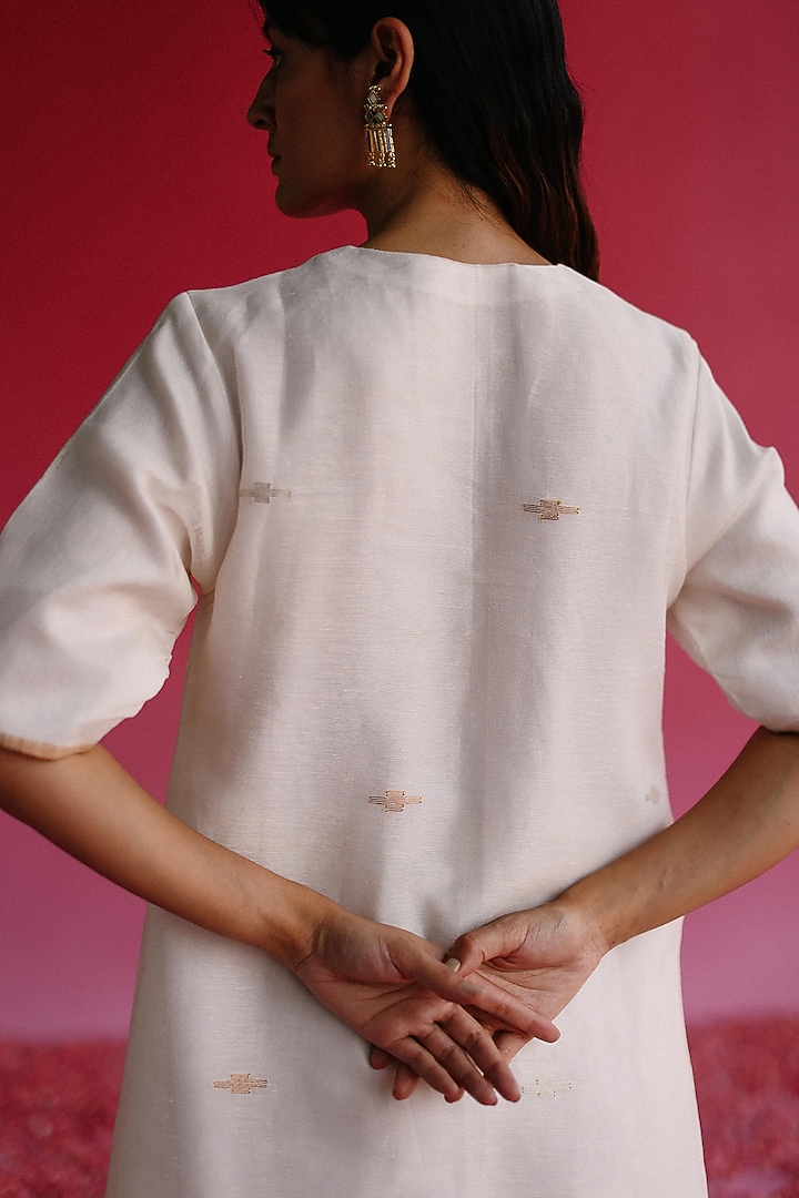 Off-White Handloom Pure Linen Silk Kurta Set by Taisha at Pernia's Pop Up Shop