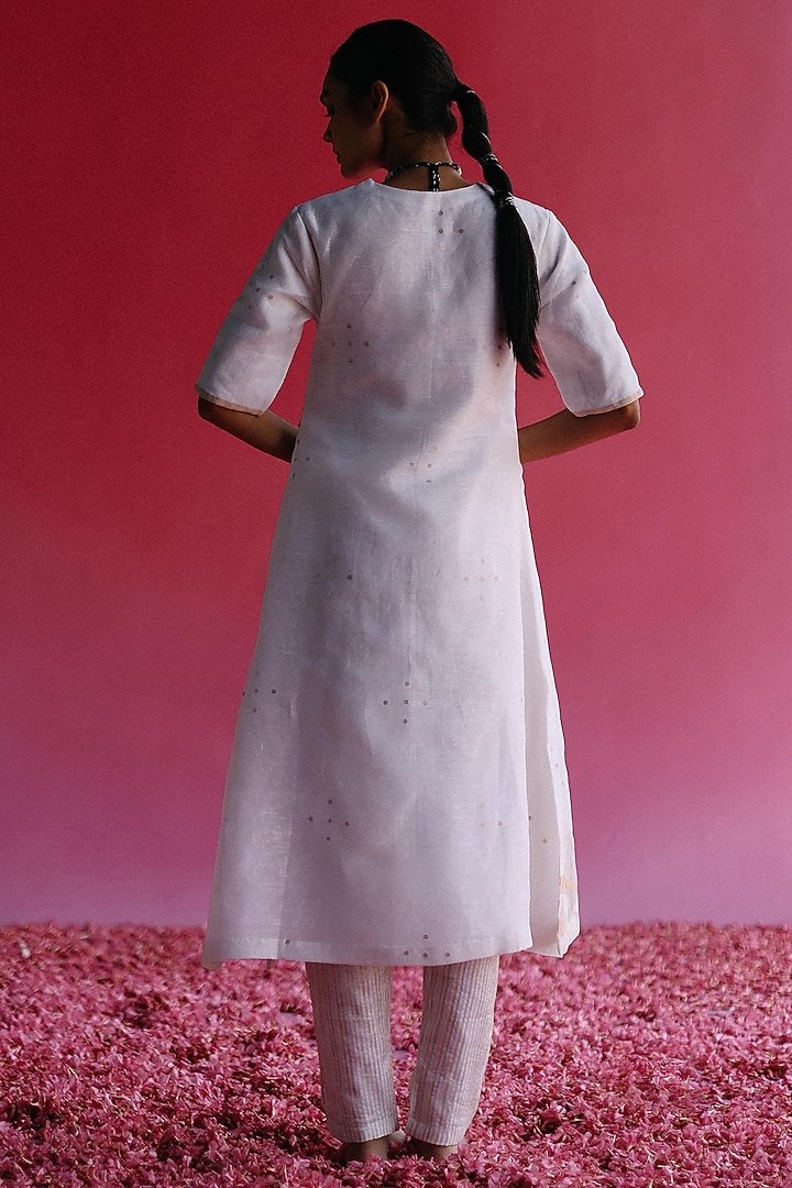White Handloom Pure Linen Silk Kurta Set by Taisha at Pernia's Pop Up Shop
