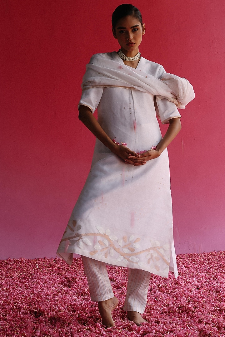 White Handloom Pure Linen Silk Kurta Set by Taisha at Pernia's Pop Up Shop