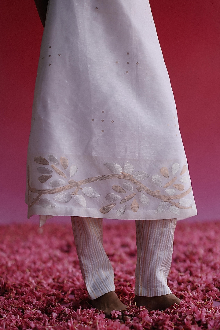 White Handloom Pure Linen Silk Kurta Set by Taisha at Pernia's Pop Up Shop