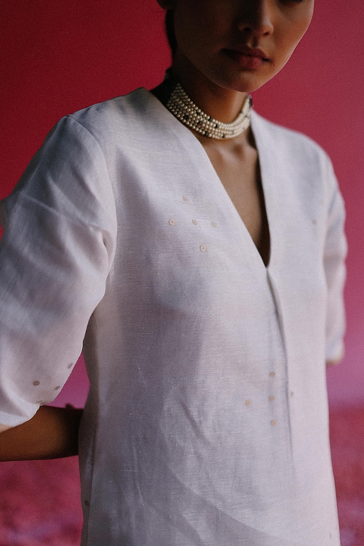 White Handloom Pure Linen Silk Kurta Set by Taisha at Pernia's Pop Up Shop