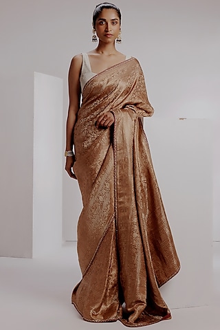 Beige Pure Tanchoi Katan Silk Hand Woven Banarasi Saree Set by Taisha