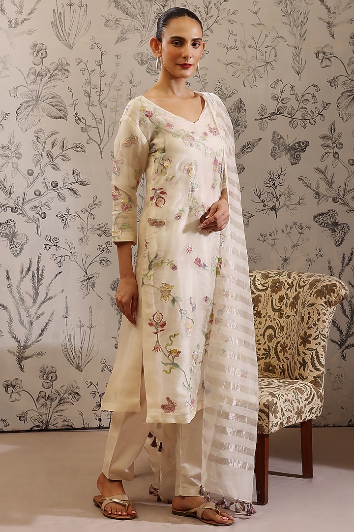 Off-White Pure Silk Organza Kurta Set by Taisha at Pernia's Pop Up Shop