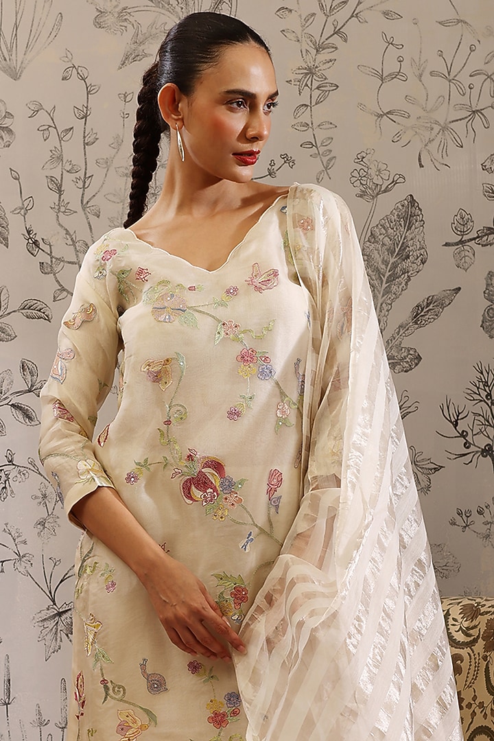 Off-White Pure Silk Organza Kurta Set by Taisha at Pernia's Pop Up Shop