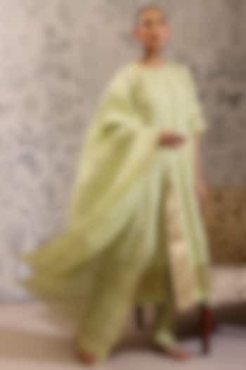 Green Pure Linen Sequins Work Woven Kurta Set by Taisha at Pernia's Pop Up Shop