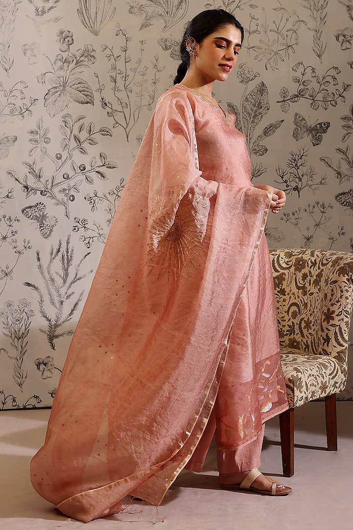 Old Rose Pure Linen Sequins Work Woven Jamdani Kurta Set by Taisha at Pernia's Pop Up Shop