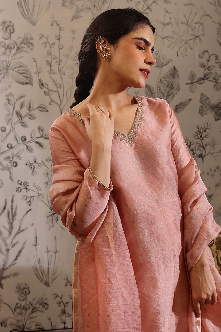 Old Rose Pure Linen Sequins Work Woven Jamdani Kurta Set by Taisha at Pernia's Pop Up Shop