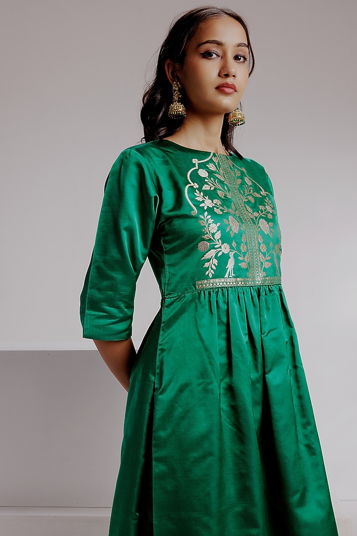 Green Pure Katan Silk Zari Work Kurta Set by Taisha at Pernia's Pop Up Shop