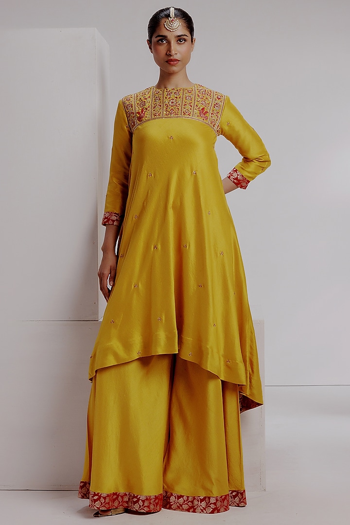 Yellow Pure Knitted Dupion Silk Hand Embroidered Kurta Set by Taisha at Pernia's Pop Up Shop