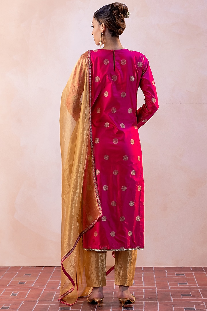 Pink Pure Bengaluru Silk Embroidered Kurta Set by Taisha at Pernia's Pop Up Shop