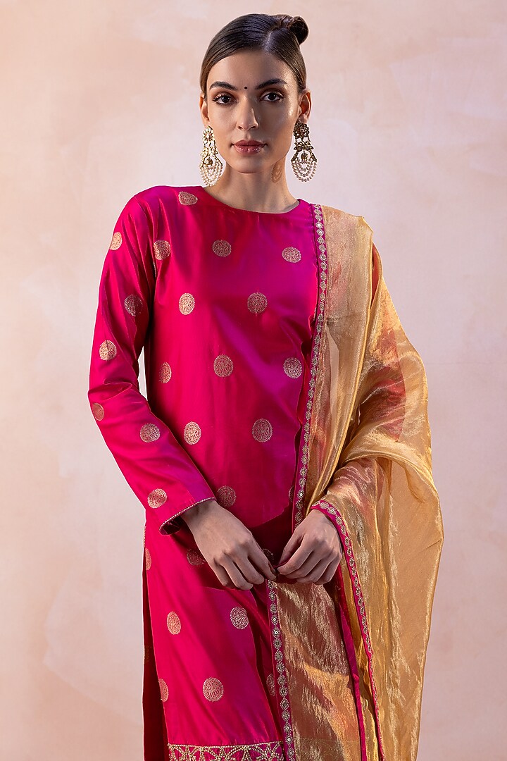Pink Pure Bengaluru Silk Embroidered Kurta Set by Taisha at Pernia's Pop Up Shop
