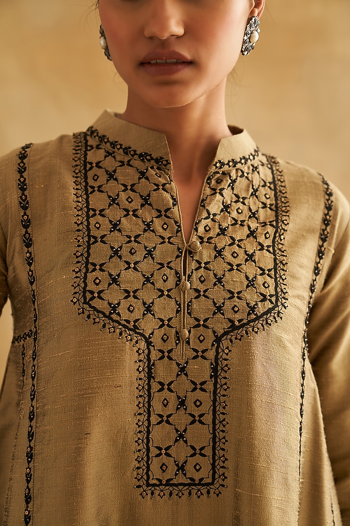 Grey Pure Raw Silk Embroidered Kurta Set by Taisha at Pernia's Pop Up Shop