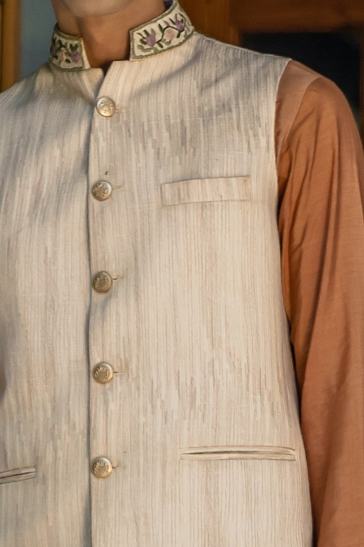 Beige Linen Hand Embroidered Bundi Jacket Set by TAJIRI at Pernia's Pop Up Shop