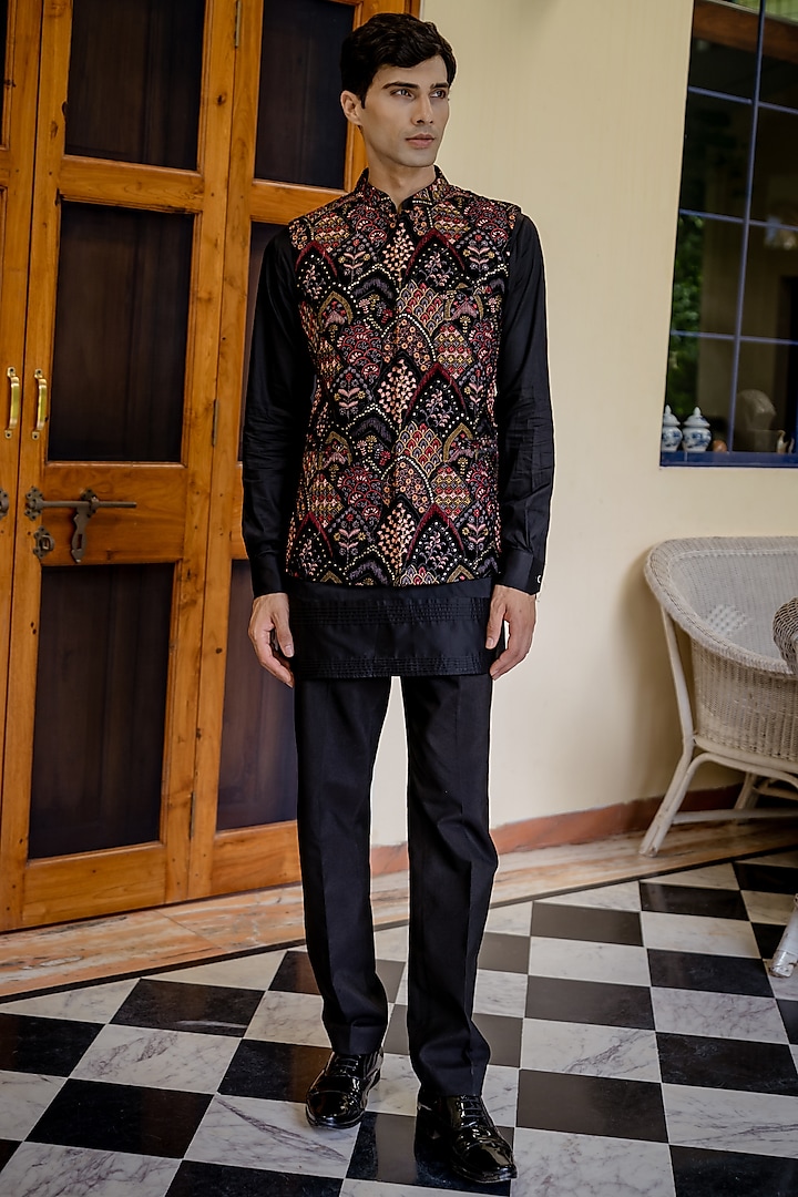 Black Velvet Machine Embroidered Bundi Jacket Set by TAJIRI at Pernia's Pop Up Shop