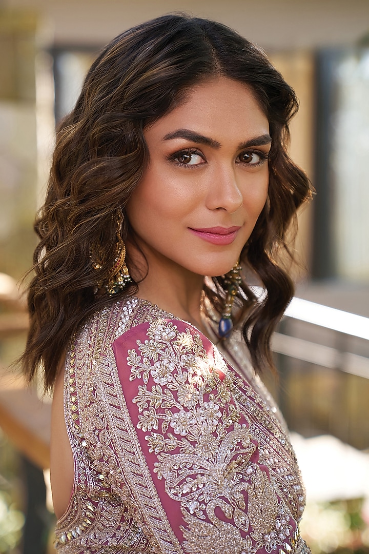 Golden Net Nakshi & Cutdana Embroidered Bridal Lehenga Set by Tanaksh at Pernia's Pop Up Shop