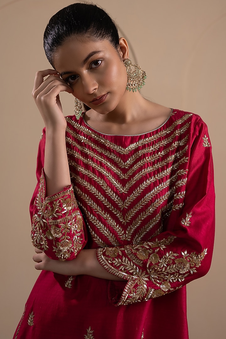 Deep Red Chanderi Silk Dabka & Sequins Embroidered Kurta Set by Tanya Chopra at Pernia's Pop Up Shop