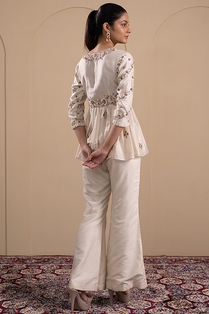 Off-White Chanderi Silk Dori & Zari Embroidered Co-Ord Set by Tanya Chopra at Pernia's Pop Up Shop