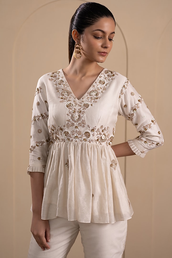 Off-White Chanderi Silk Dori & Zari Embroidered Co-Ord Set by Tanya Chopra at Pernia's Pop Up Shop