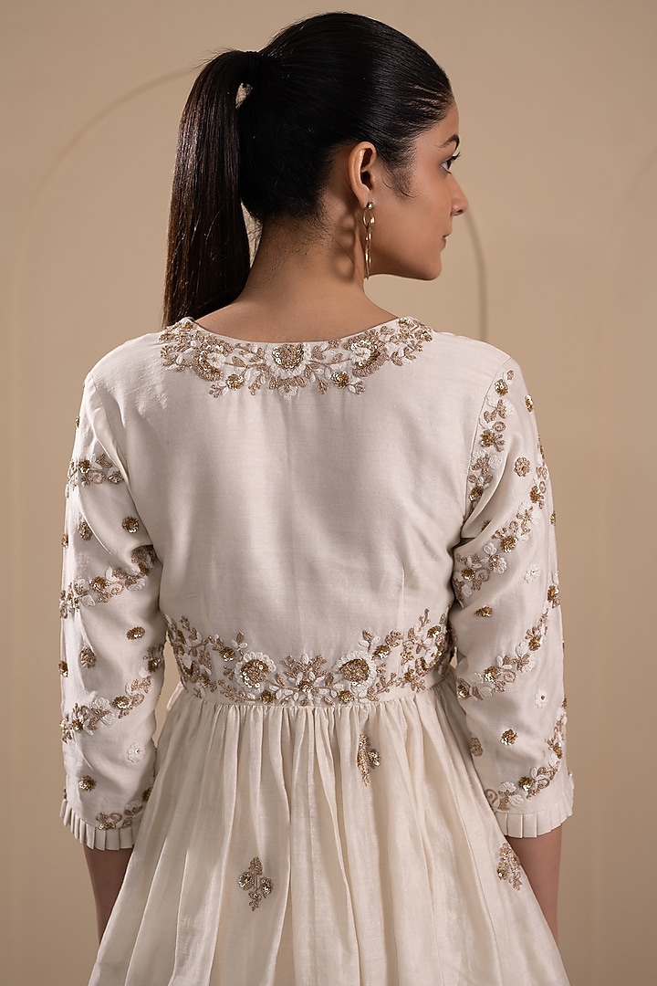 Off-White Chanderi Silk Dori & Zari Embroidered Co-Ord Set by Tanya Chopra at Pernia's Pop Up Shop