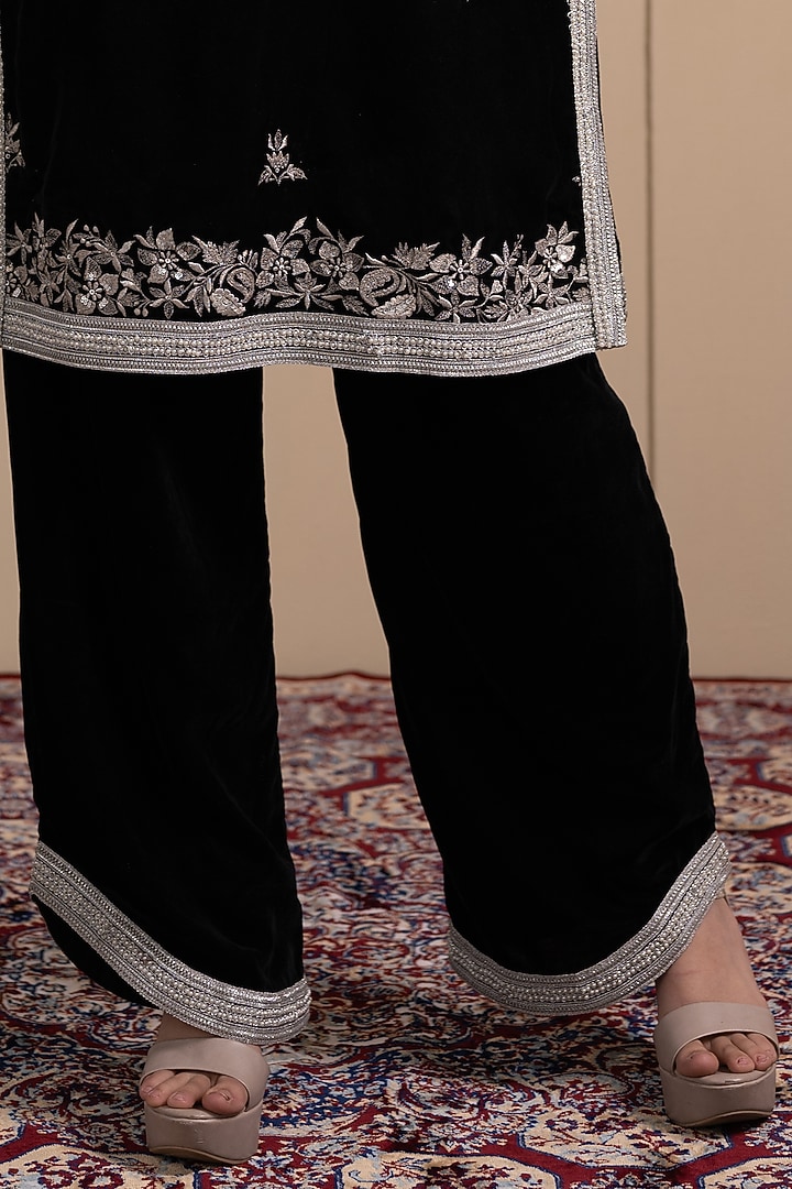 Black Velvet Zari & Thread Embroidered Kurta Set by Tanya Chopra at Pernia's Pop Up Shop