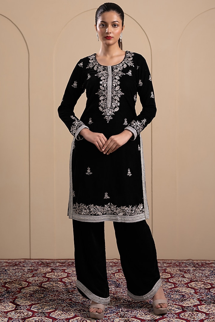 Black Velvet Zari & Thread Embroidered Kurta Set by Tanya Chopra at Pernia's Pop Up Shop