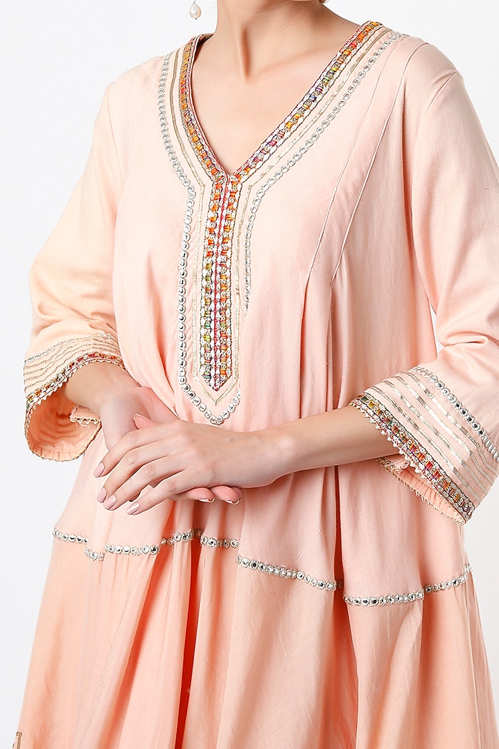 Peach Embroidered Kurta Set by Tanu Malhotra at Pernia's Pop Up Shop