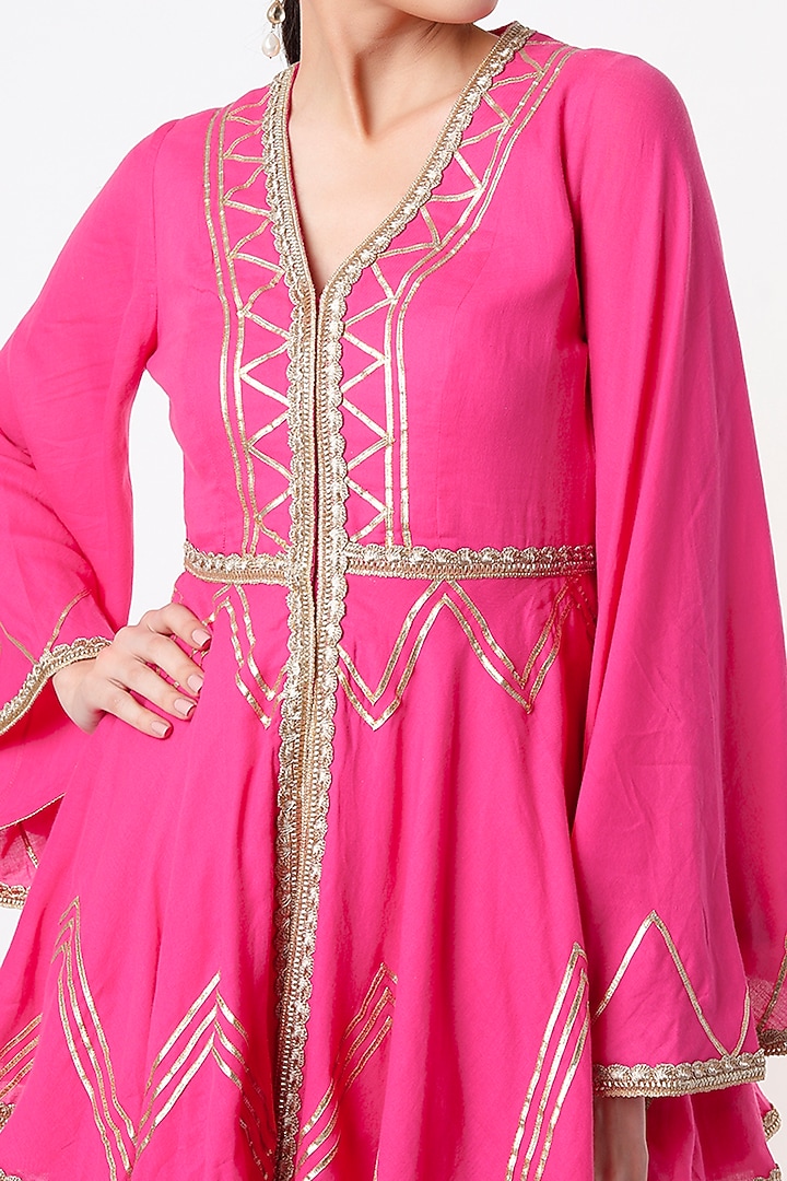 Fuchisa Embroidered Sharara Set by Tanu Malhotra at Pernia's Pop Up Shop
