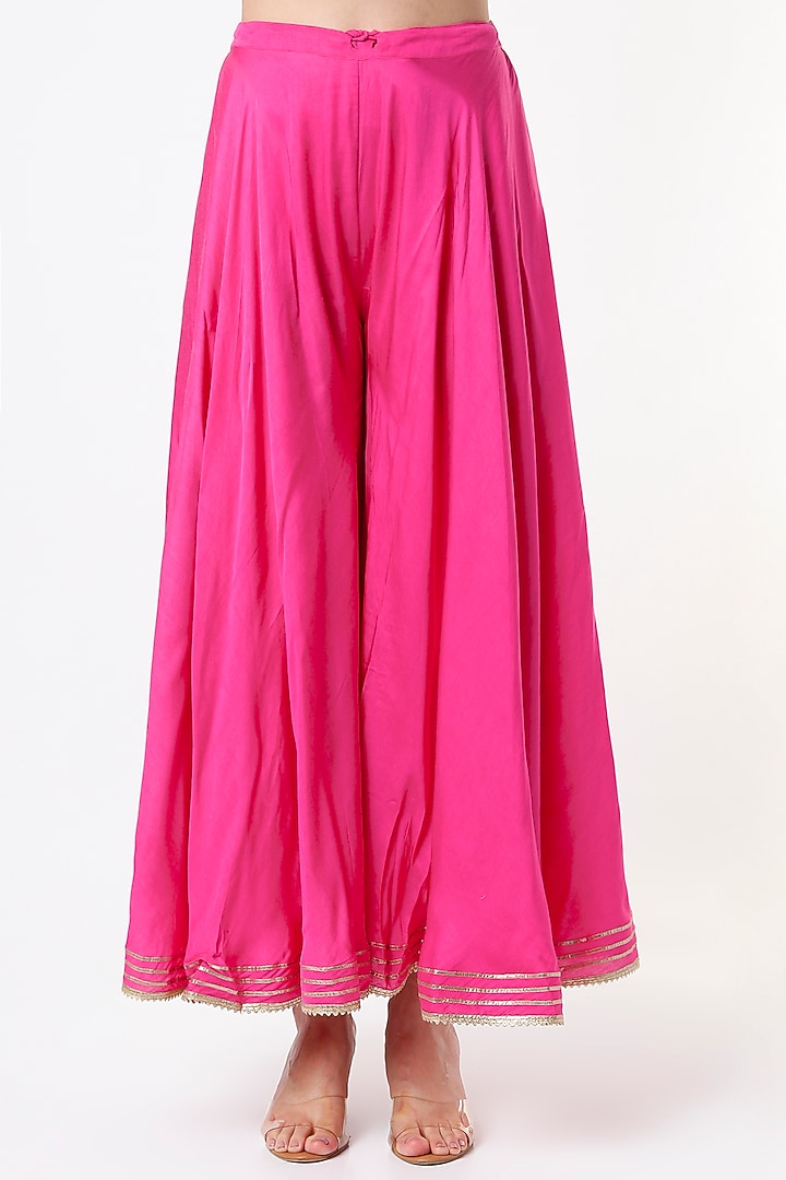 Fuchisa Embroidered Sharara Set by Tanu Malhotra at Pernia's Pop Up Shop