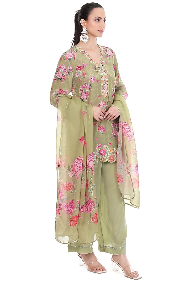 Green Crepe Floral Printed & Embroidered Short Kurta Set by Tanu Malhotra at Pernia's Pop Up Shop