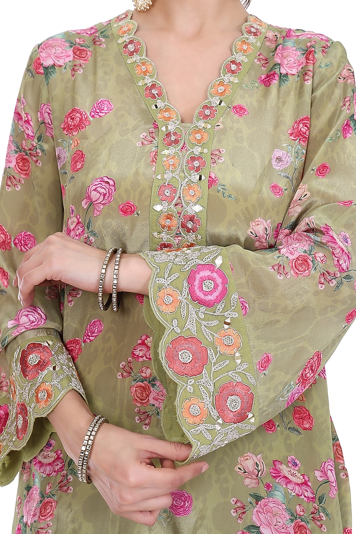 Green Crepe Floral Printed & Embroidered Short Kurta Set by Tanu Malhotra at Pernia's Pop Up Shop