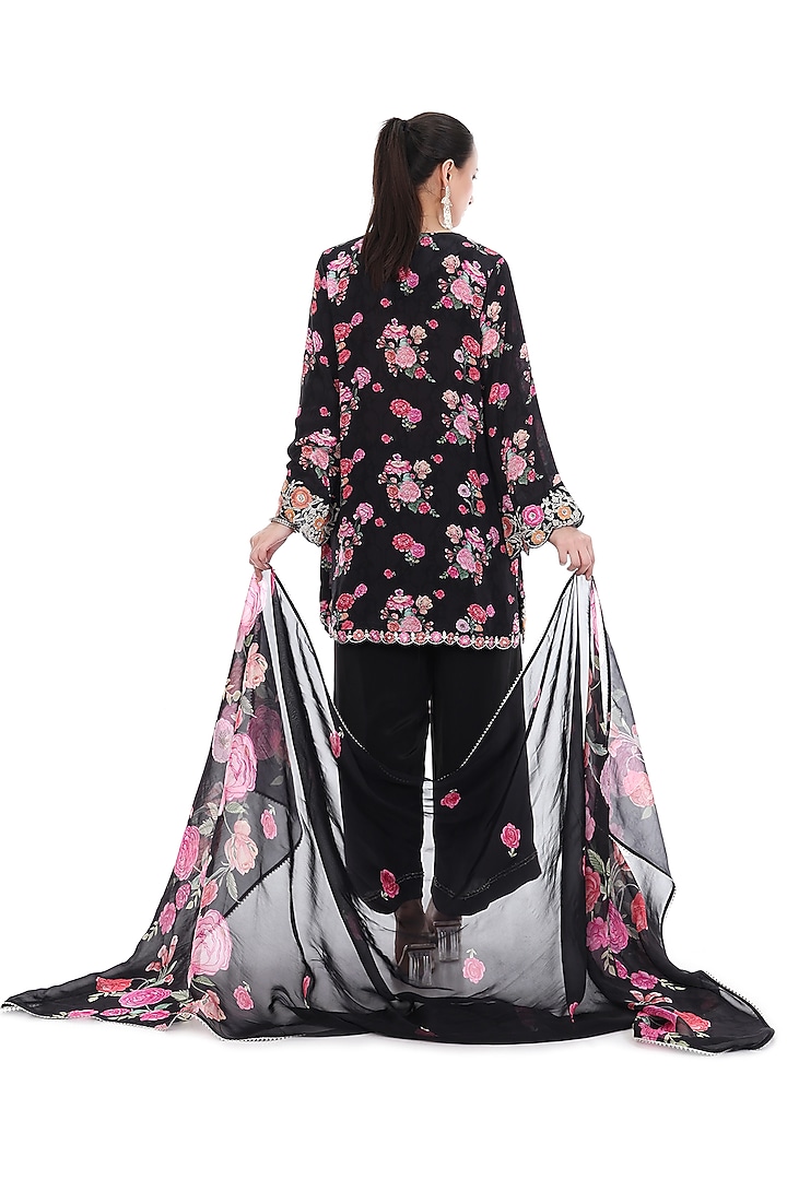 Black Crepe Floral Printed & Embroidered Short Kurta Set by Tanu Malhotra at Pernia's Pop Up Shop