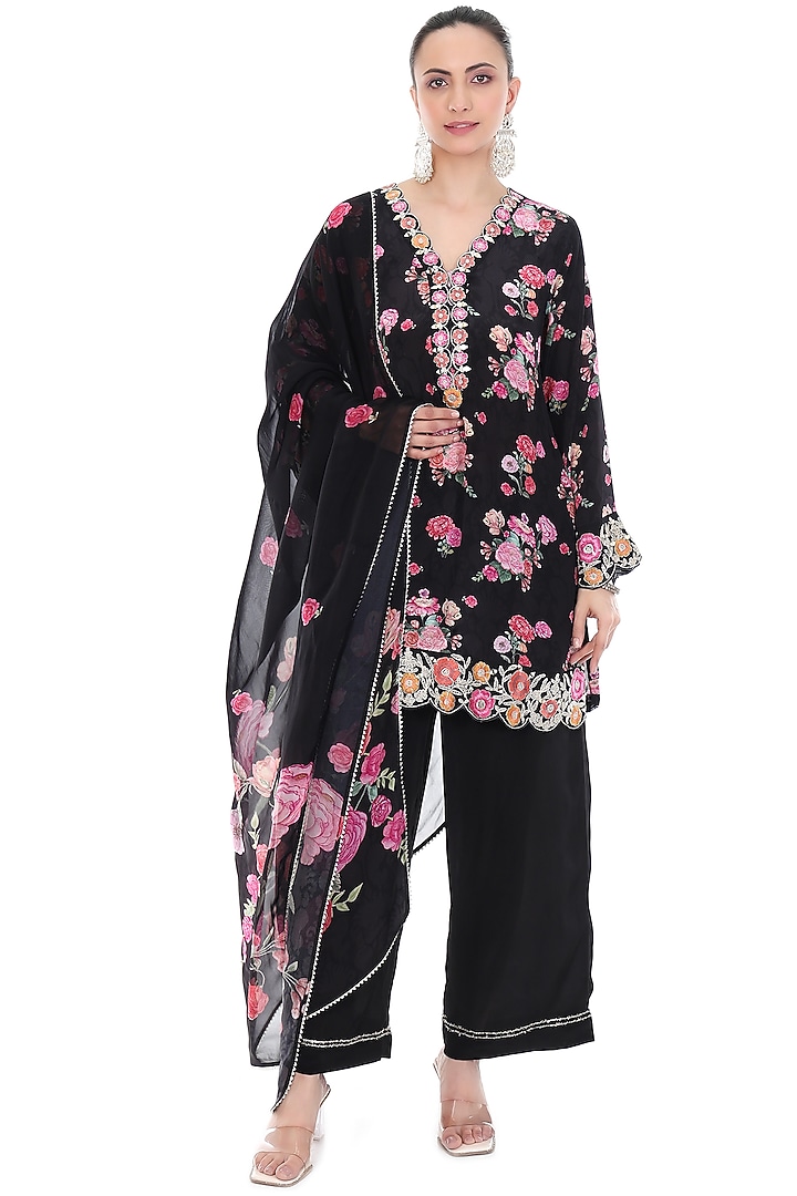Black Crepe Floral Printed & Embroidered Short Kurta Set by Tanu Malhotra at Pernia's Pop Up Shop