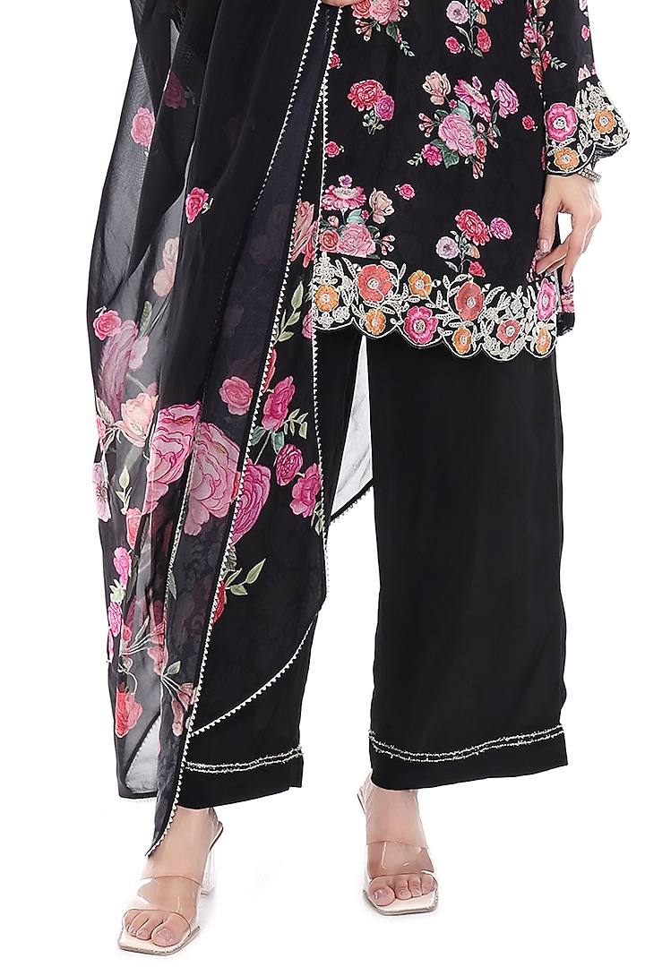 Black Crepe Floral Printed & Embroidered Short Kurta Set by Tanu Malhotra at Pernia's Pop Up Shop