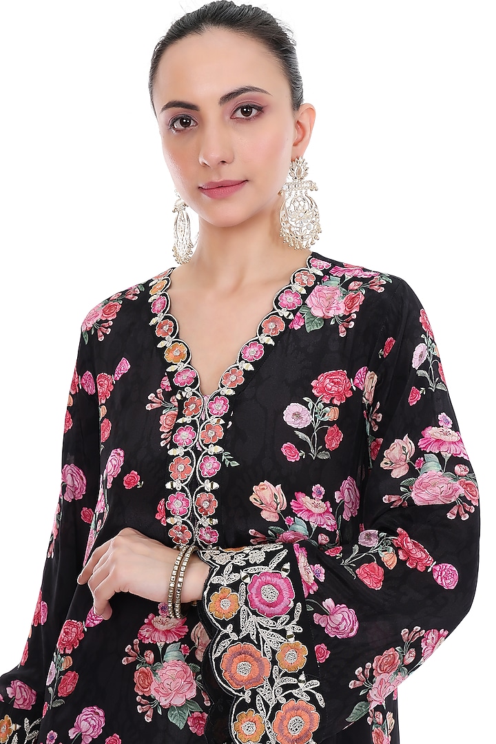 Black Crepe Floral Printed & Embroidered Short Kurta Set by Tanu Malhotra at Pernia's Pop Up Shop